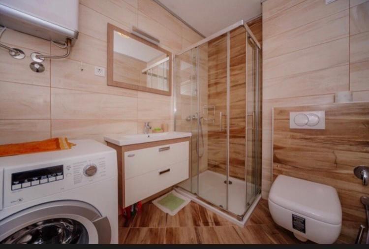Vila V Lux Apartments Petrovazzo Esterno foto