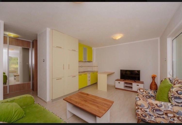 Vila V Lux Apartments Petrovazzo Esterno foto