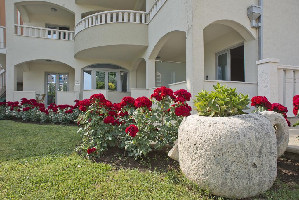 Vila V Lux Apartments Petrovazzo Esterno foto