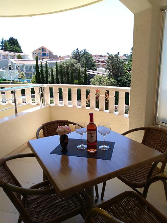 Vila V Lux Apartments Petrovazzo Esterno foto